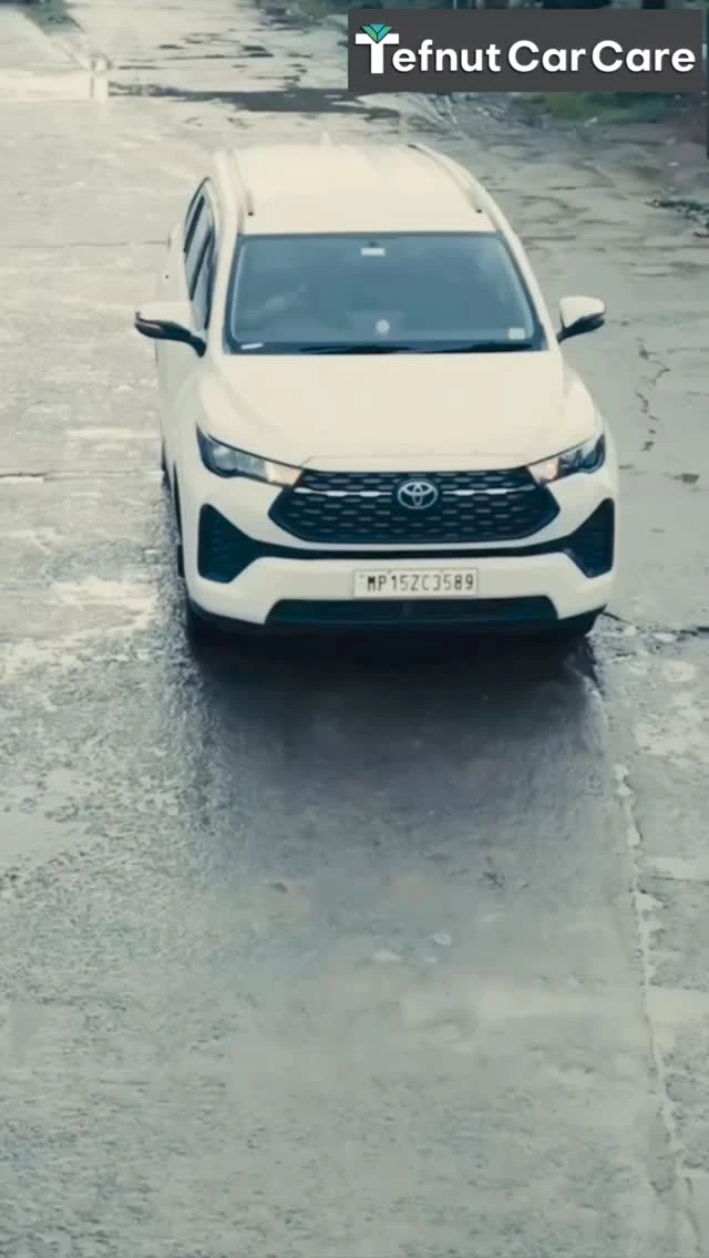 A car arriving at Tefnut Car Care